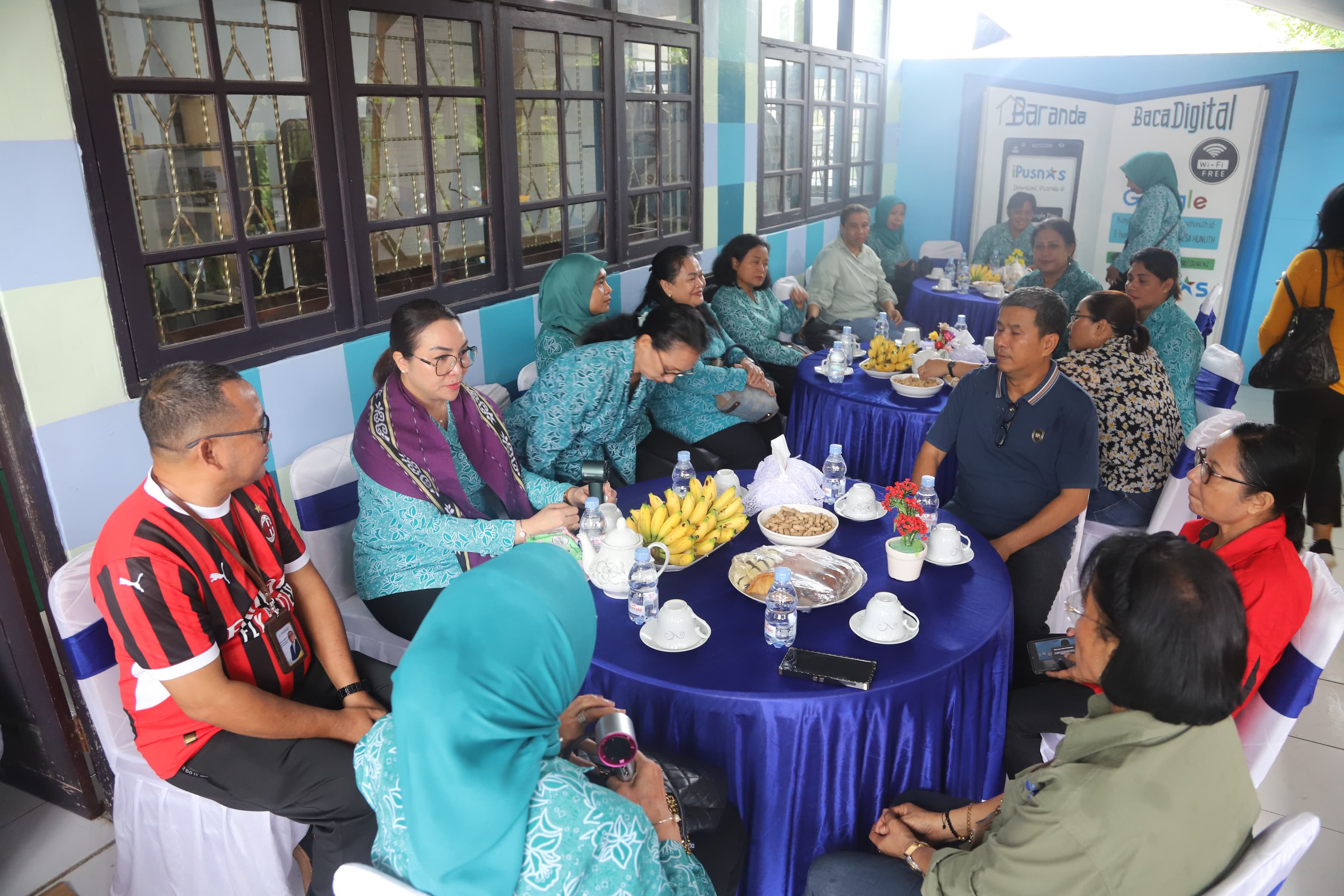 Kunjungan Ketua TP-PKK Kota Ambon, Ny. Lisa  Wattimen ke Posyandu Sumber Kasih (16/5/2025)